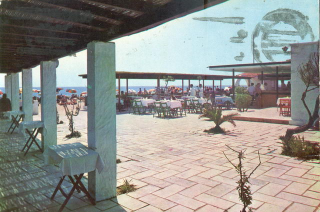 Postal de la terrassa dels Banys Capri de Gavà Mar (1964)